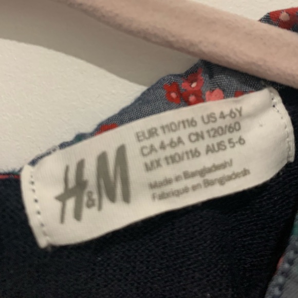 H&M blue sweater with built in collar and bottom floral detail. Size 4-6. - Picture 3 of 4